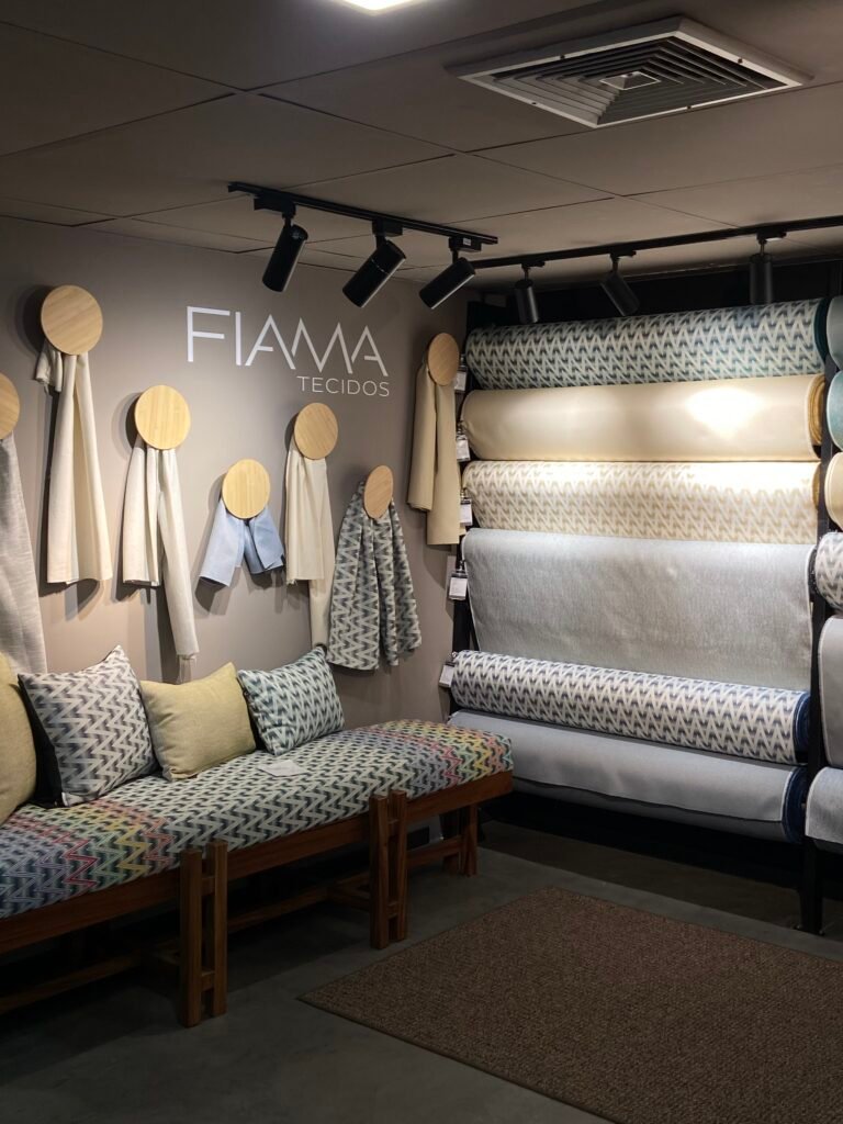Paneles y textiles decorativos en pared
