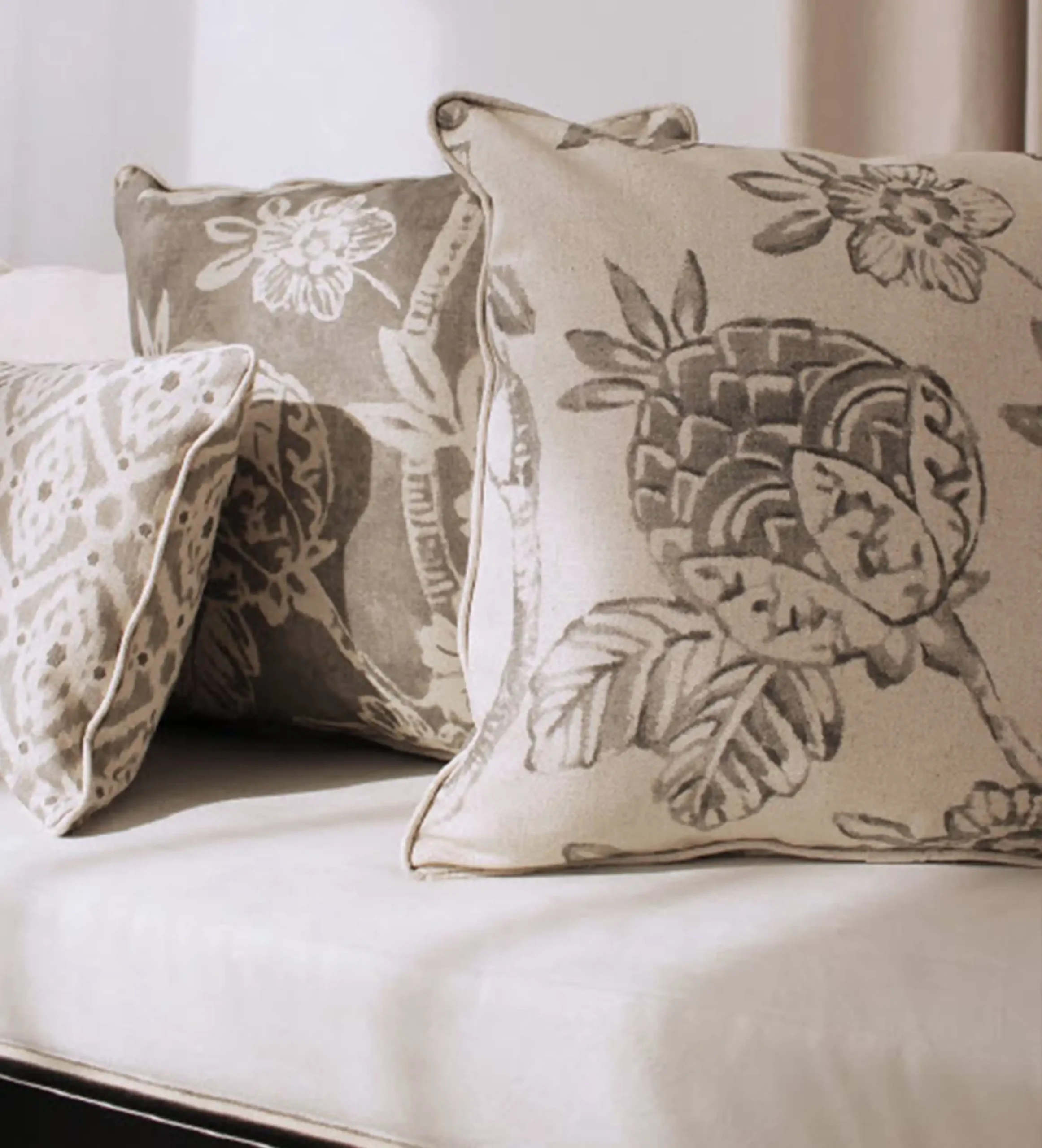 Aplicacion de la coleccion Lino Esmerilado en ambiente decorativo con caida suave y look textil refinado.
